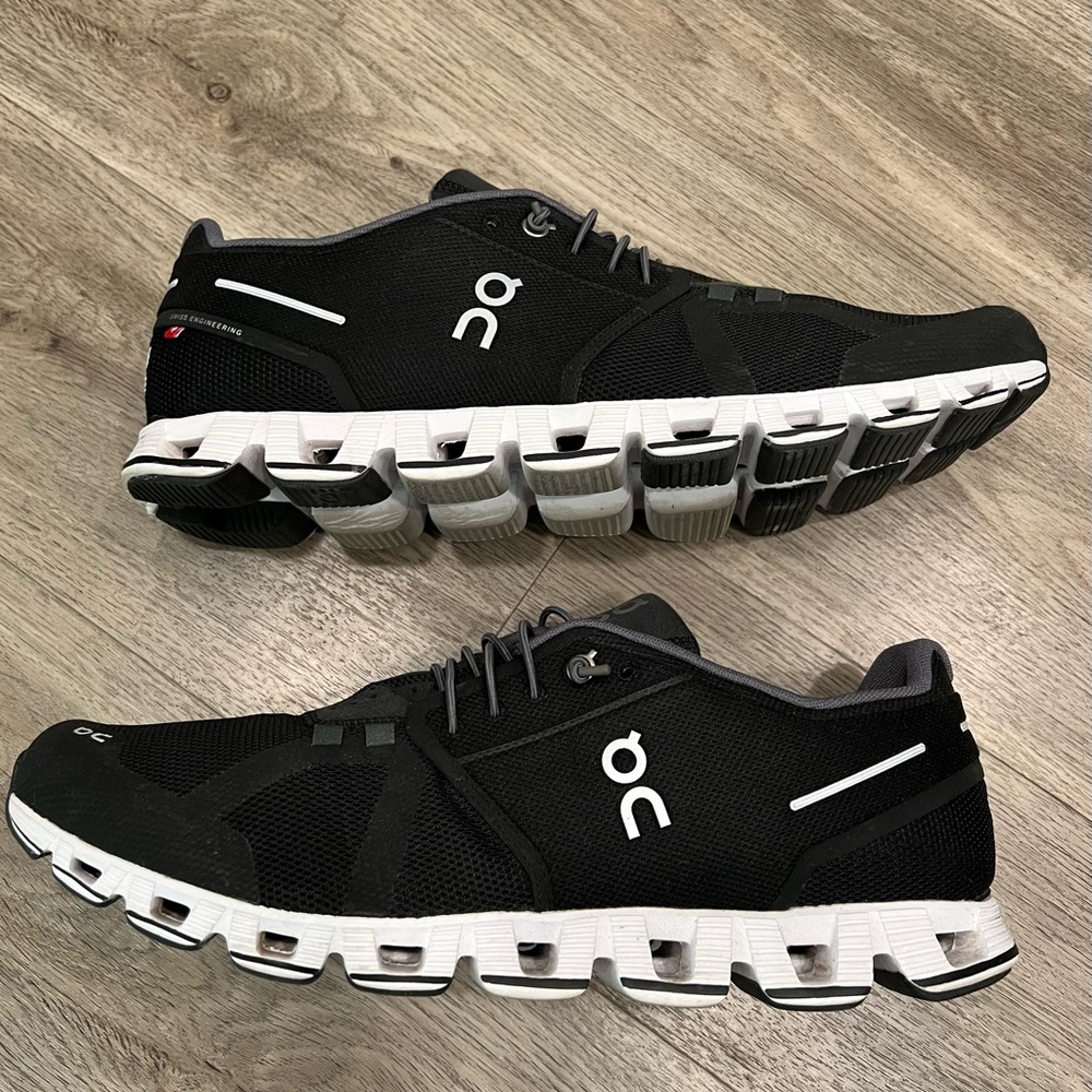 Like New Men’s On Cloud Running Shoes - Size 13